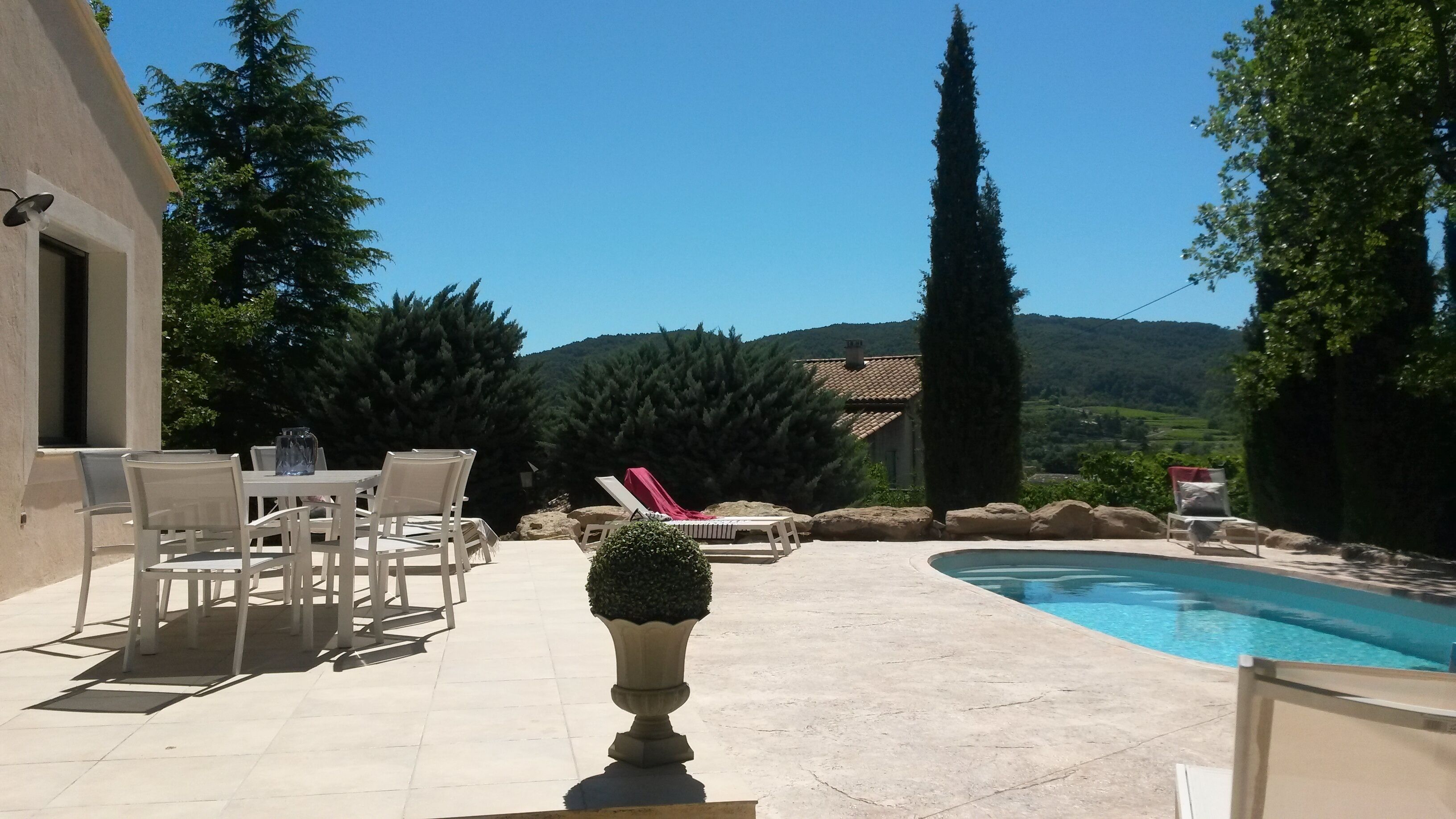 New 90m² house in a quiet area with private pool, 4 star category