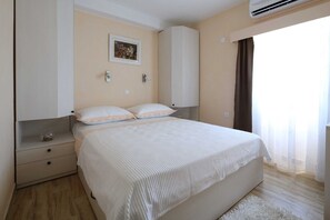 4 bedrooms, WiFi, bed sheets