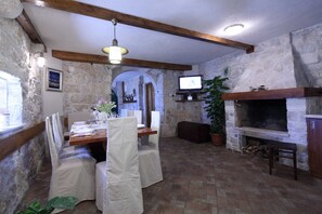 Dining - Villa Ivo i Bepo **** villa in Makarska, heated pool (Makarska)