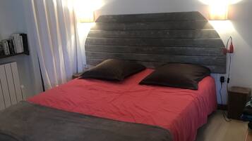 1 chambre, bureau, fer et planche à repasser, Wi-Fi