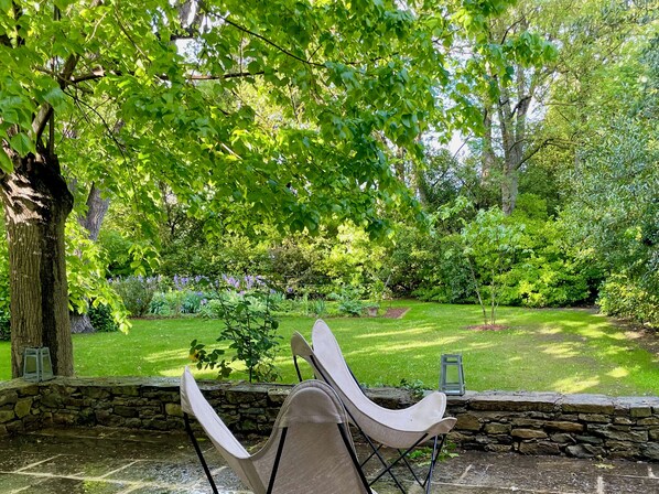 المنطقة المحيطة بالمنشأة