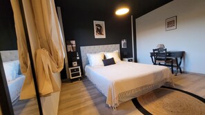 4 bedrooms, desk, iron/ironing board, travel cot