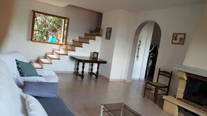TV, fireplace, DVD player, books - A green setting in a village 20 minutes from the beaches (Letia)