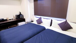 A hotel room with two beds, a desk with a computer, and a television. - HOTEL LiVEMAX Ueno-Ekimae (Tokyo)