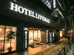 A hotel named HOTEL LIVEMAX with a prominent illuminated sign. - HOTEL LiVEMAX Ueno-Ekimae (Tokyo)