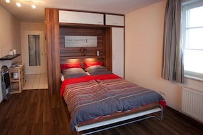1 bedroom, free WiFi, bed sheets