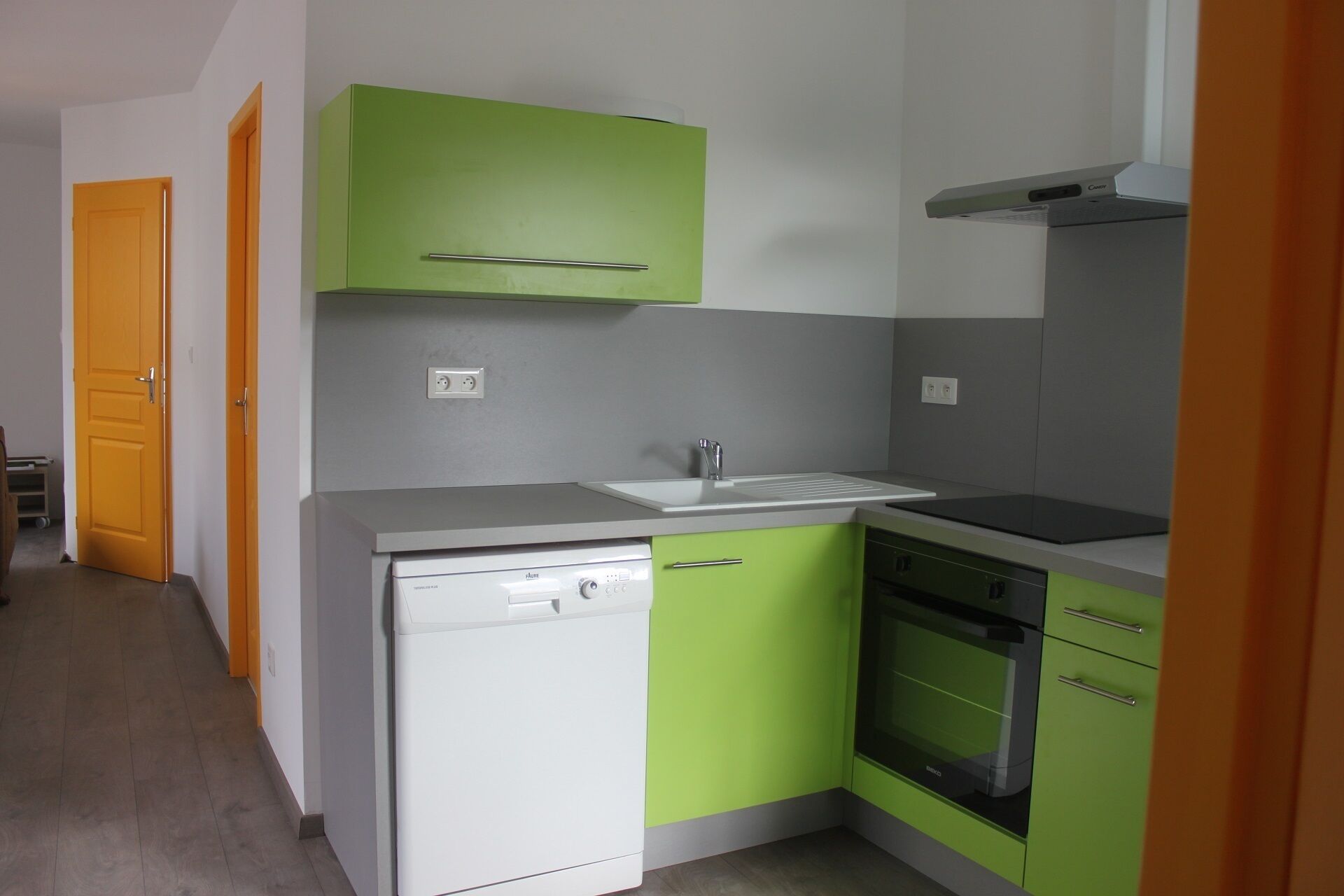 Le Mandarine cottage in sparkling colors