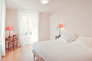 5 chambres, fer et planche à repasser, lit parapluie, Wi-Fi