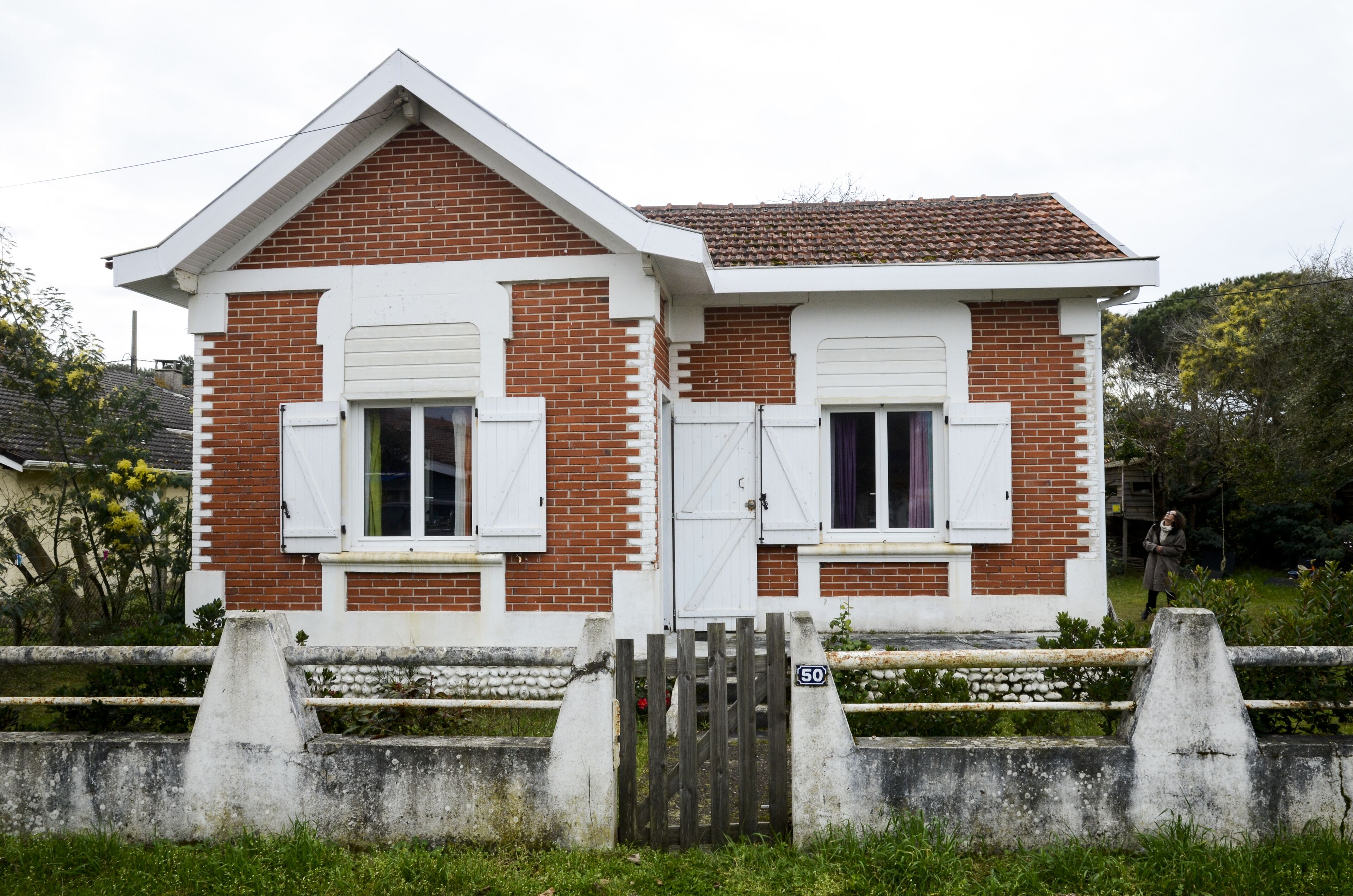 House with 500m2 of garden, sleeps 8-9, 400 m from the ocean, 30 m from the market
