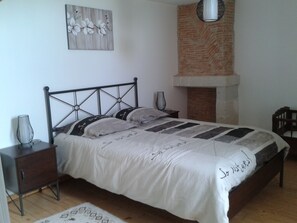 2 Schlafzimmer, Bügeleisen/Bügelbrett