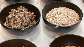 Daily buffet breakfast (NZD 32 per person)