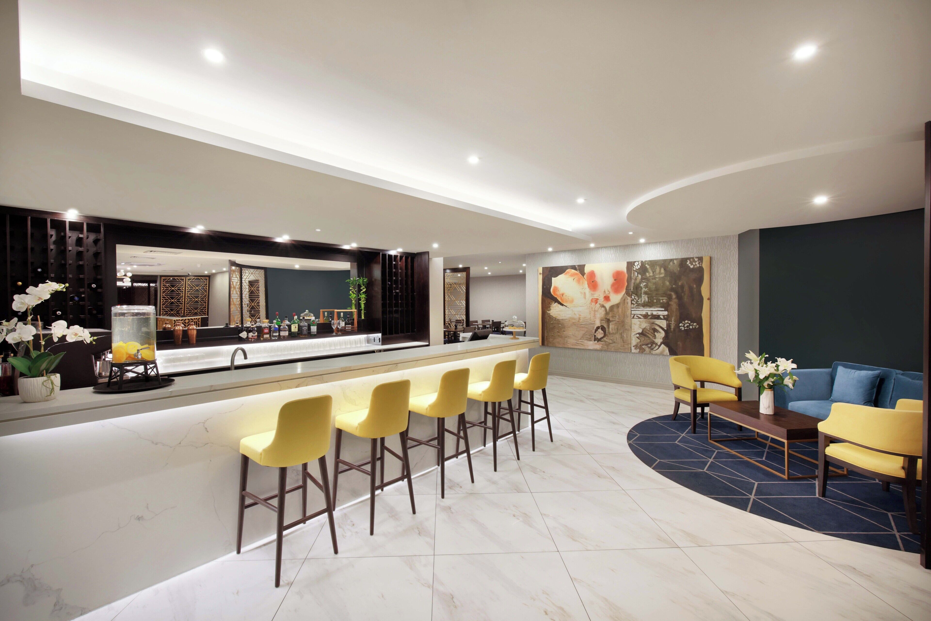 Lobby lounge