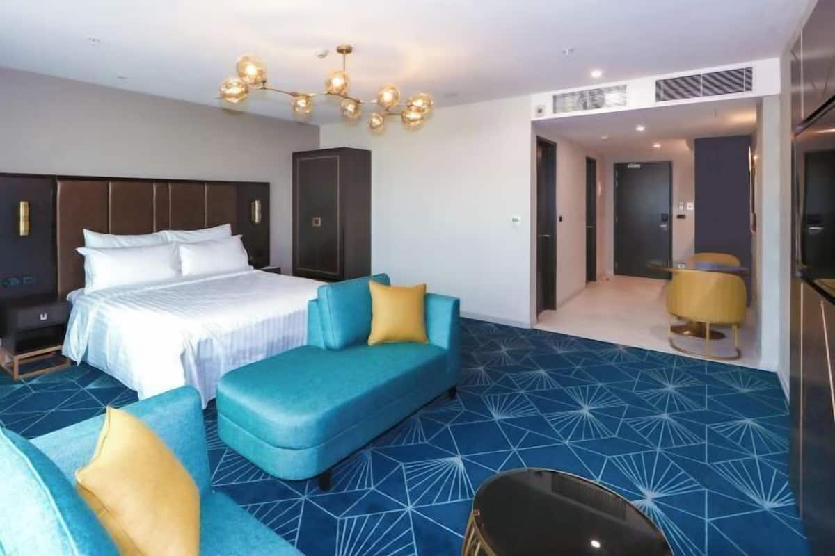1 bedroom, premium bedding, in-room safe, laptop workspace