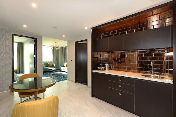 Studio Suite Superior, 2 phòng ngủ (Swiss-Super) | 1 phòng ngủ, bộ đồ giường cao cấp, két bảo mật tại phòng