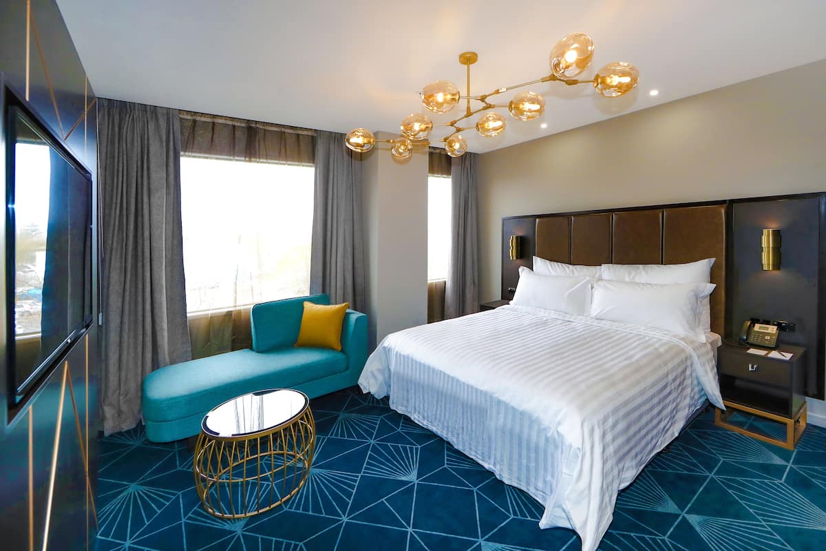 1 bedroom, premium bedding, in-room safe, laptop workspace