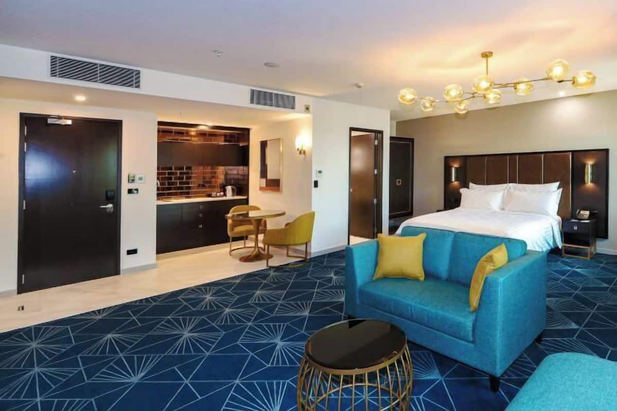 1 bedroom, premium bedding, in-room safe, laptop workspace
