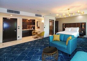 Deluxe Premium Studio | Premium bedding, in-room safe, laptop workspace, blackout drapes