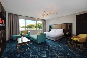 特級開放式客房 (Deluxe) | 高級寢具、房內夾萬、手提電腦工作空間、遮光窗簾/窗簾