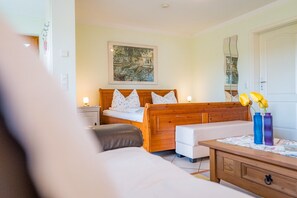 2 habitaciones, tabla de planchar con plancha, cuna de viaje y internet 