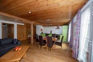 TV, table tennis, stereo