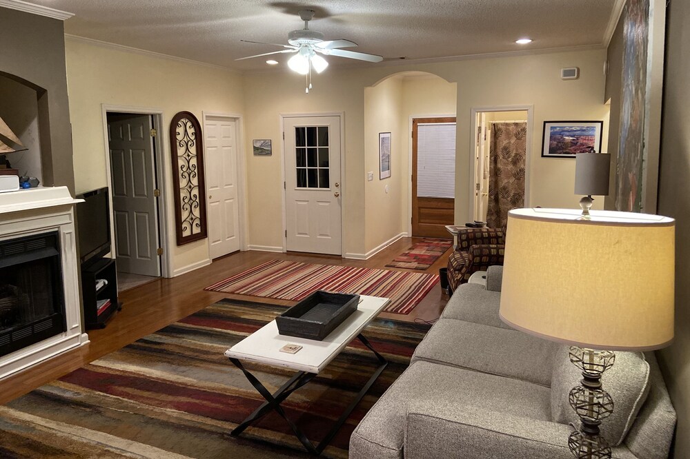 Clean & Quiet Graduation Weekend Rental