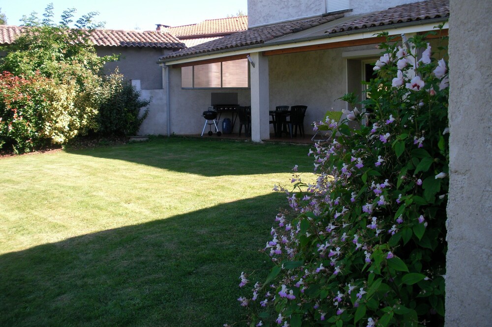 Spacious house quiet countryside