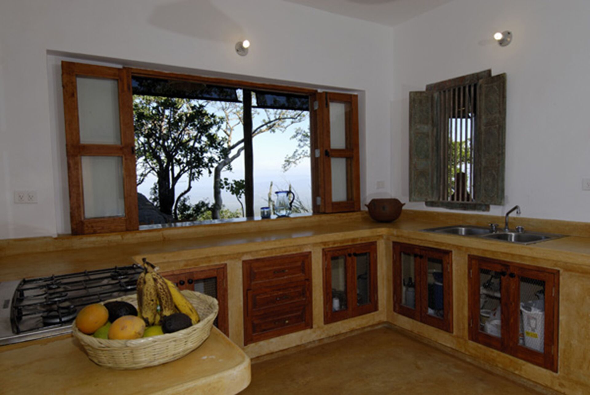 Unique family-friendly desert home. Perfect to relax or work immersed in nature