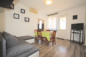 TV - Lovely apartments Korado 2 (Pula)