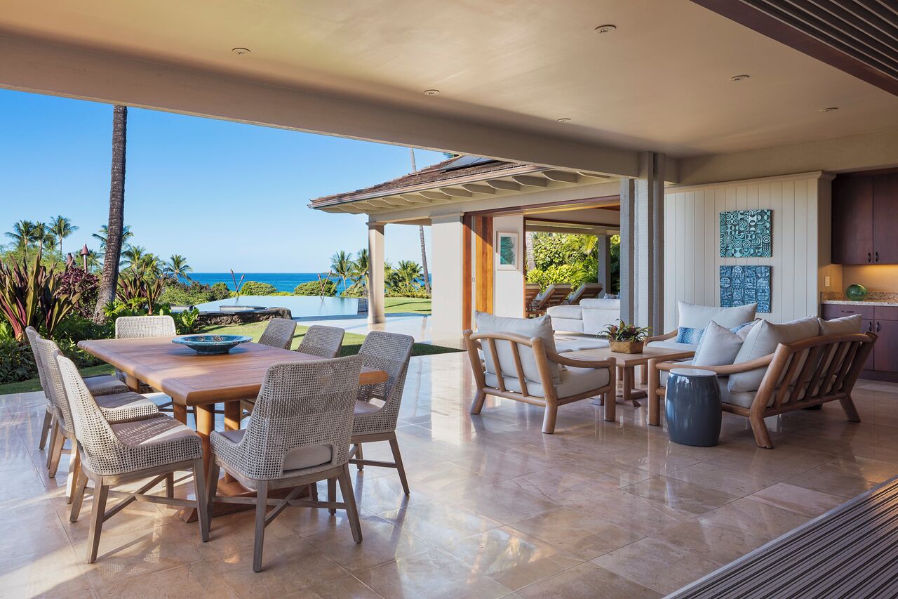 屋外ダイニングエリア