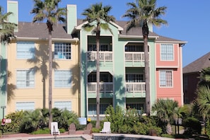 Exterior - Ocean and Pool View, Beautifully furnished large, 2nd floor, 1 bedroom condo.  (Galveston)