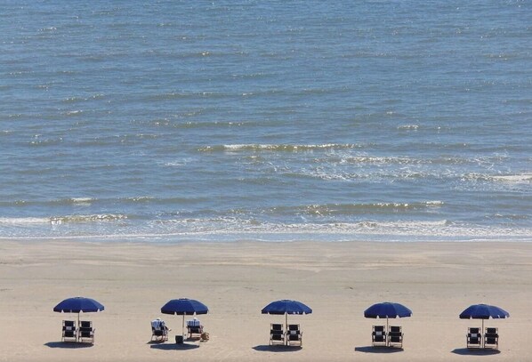 Am Strand, Liegestühle, Strandtücher