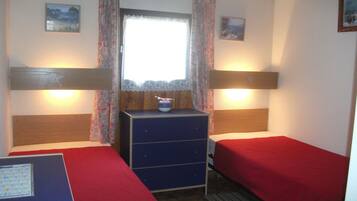 2 bedrooms, iron/ironing board, travel crib, free WiFi