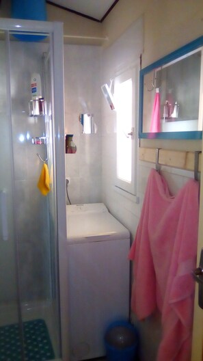 Douche, sèche-cheveux