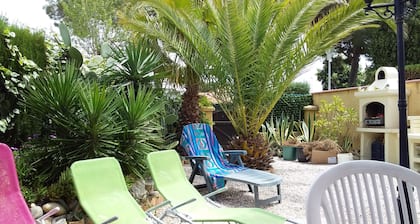 * RUNNING AND WALKING BEACH * enclosed garden * CLIM * WIFFI * PARKING *