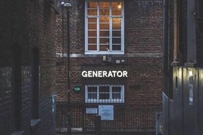 المنشأة من الخارج