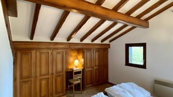 4 chambres, fer et planche à repasser, lit parapluie, Wi-Fi gratuit