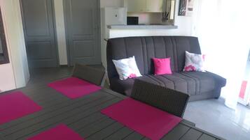 Télévision, table de tennis de table