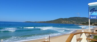 Piscina Casa T3 CA y Cerca de las Playas de Santa Lucía de Porto Vecchio