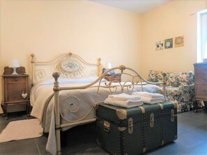 2 bedrooms, in-room safe, iron/ironing board, travel cot - The Best Place To Visit Como Lake (Barni (COMO))
