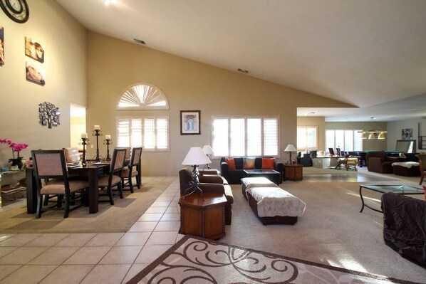 Interior - 5 bedroom Pool Home Private Gated Community Tennis Pickle Ball (Palm Desert)