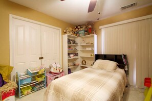 5 bedrooms, desk, iron/ironing board, WiFi - 5 bedroom Pool Home Private Gated Community Tennis Pickle Ball (Palm Desert)