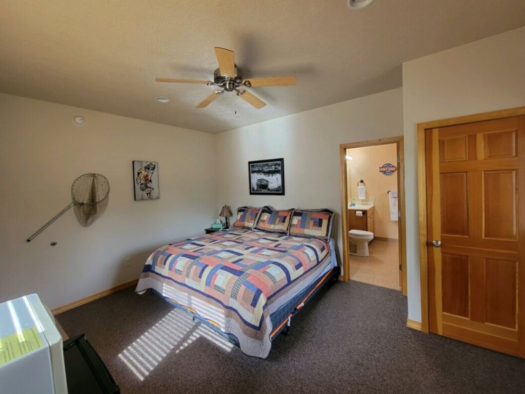 Room 4 @ Montana's Wolf Creek Lodge