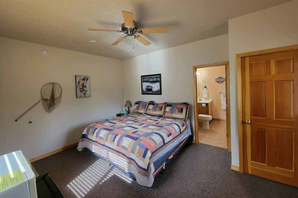 Room 4 @ Montana's Wolf Creek Lodge