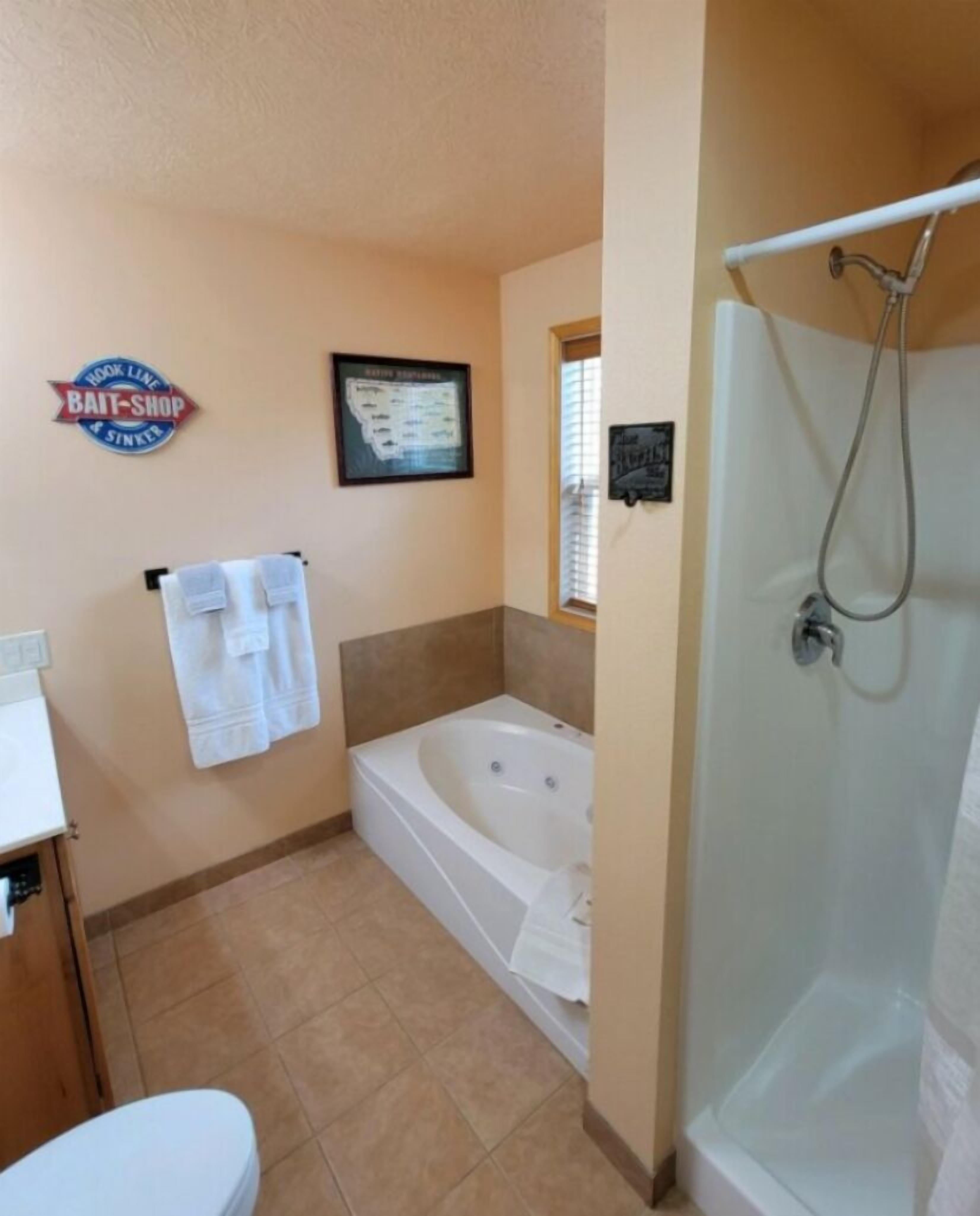 Room 4 @ Montana's Wolf Creek Lodge