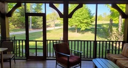 Private PET FRIENDLY 4 Bedroom-4 Bath Cottage Near Ski Resorts! Harbor Springs