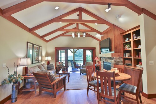 Private PET FRIENDLY 4 Bedroom-4 Bath Cottage Near Ski Resorts! Harbor Springs