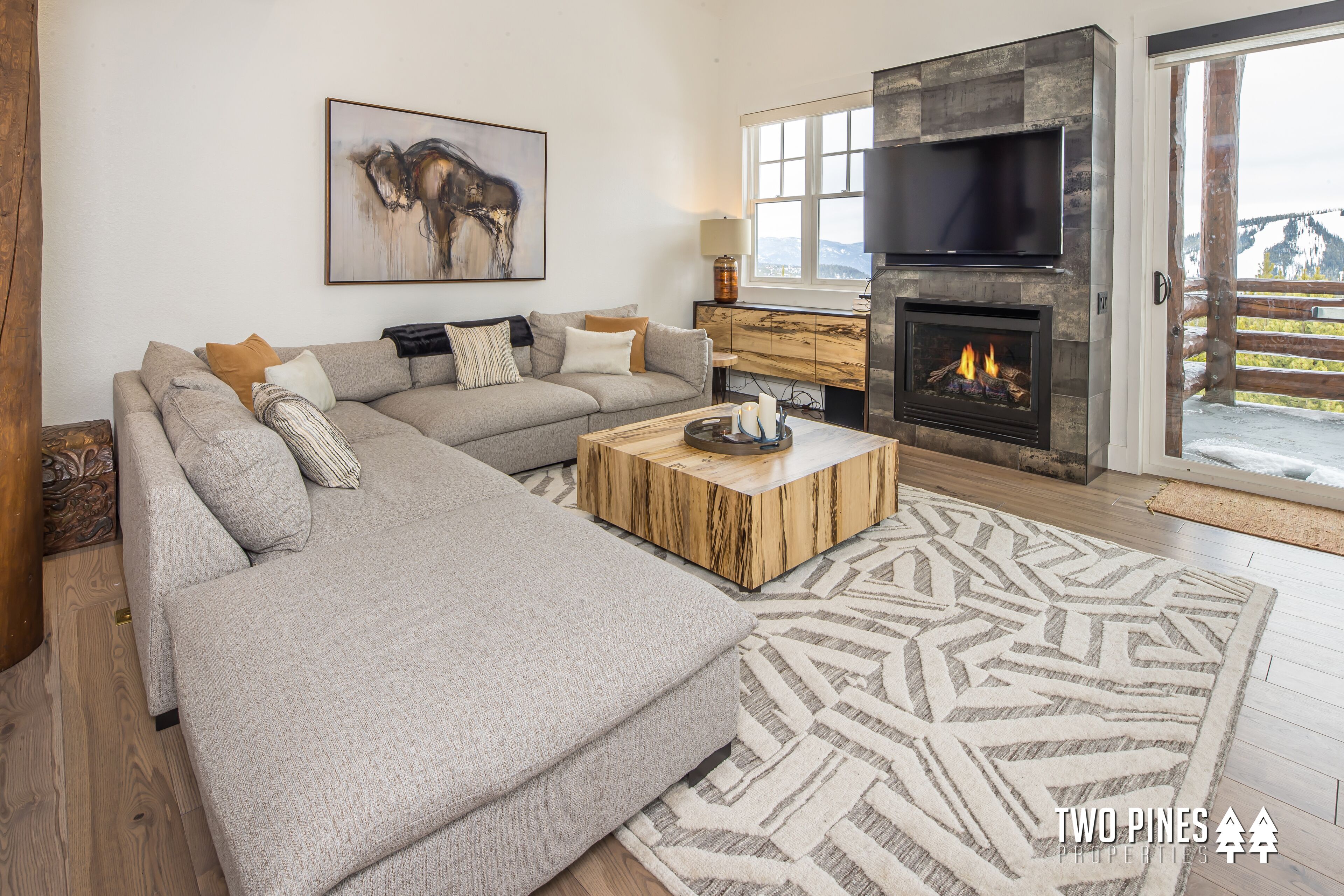 Saddle Ridge | Stunning Renovated Home in Moonlight