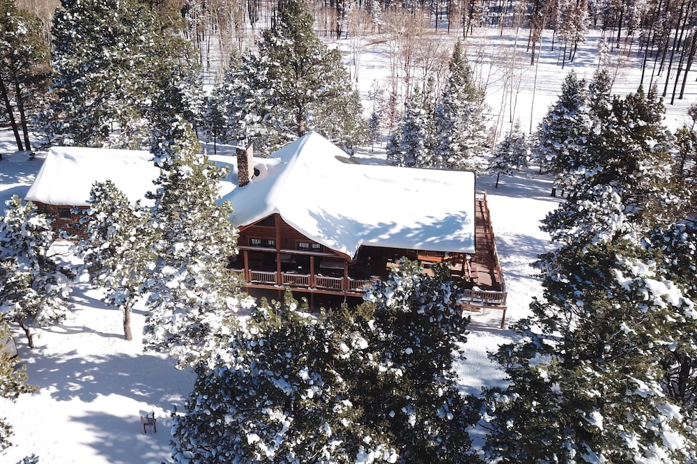 Beautiful Mountain Lodge in the Sangre de Cristo Mountains