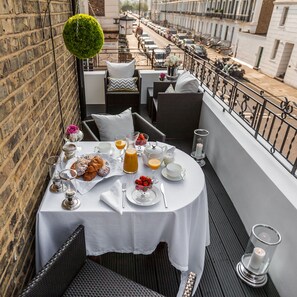 Outdoor dining - Beautiful & Unique 3 bed home, with amazing terrace (London)