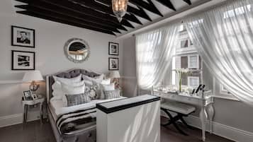 3 bedrooms, in-room safe, iron/ironing board, free WiFi